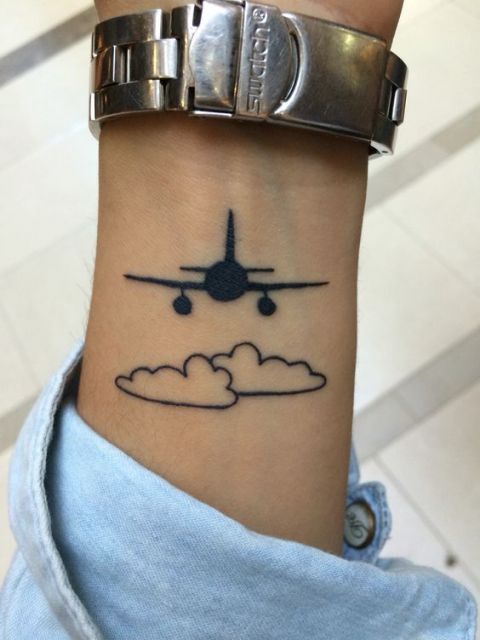 Tatuaggio dell'aeroplano: significato + 30 fantastiche idee per trarre ispirazione!