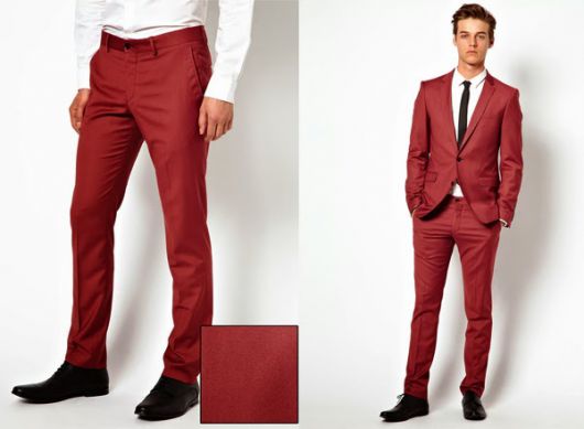 Pantalon rouge homme : assorti à quoi ? Modèles + 50 looks !