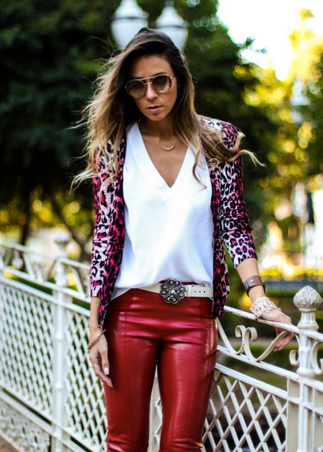 Pantalons rouges pour femmes : comment les porter et plus de 100 styles et looks