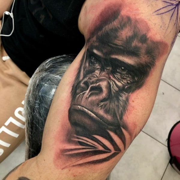 +30 INCREDIBILI tatuaggi di gorilla + Cosa significa il tatuaggio?