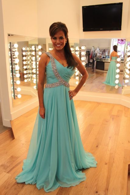 Vestido de fiesta azul Tiffany: ¡cómo combinar y 73 hermosas modelos!