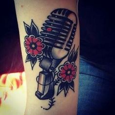 ¡25 ideas de tatuajes de micrófonos para hombres y mujeres!