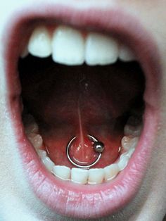 Tongue bridle piercing – what is it, how to put it on, tips and models