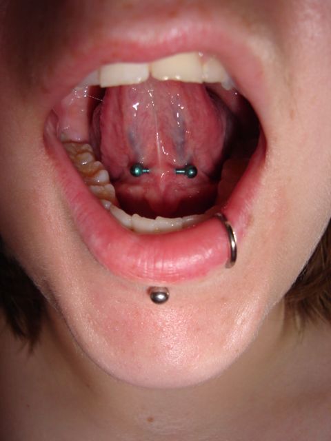 Tongue bridle piercing – what is it, how to put it on, tips and models