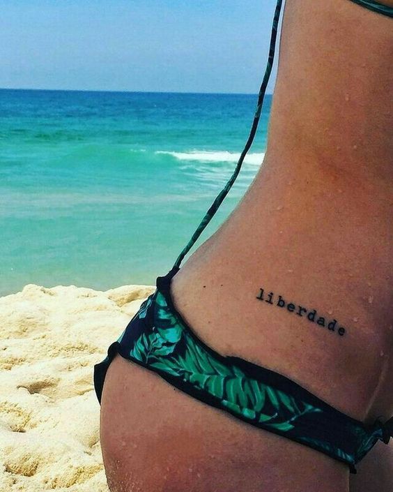 Tatuaggio in vita – 64 ispirazioni belle, femminili e seducenti!