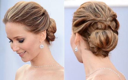 Updo Hairstyle – 65 idées absurdement belles et étape par étape !