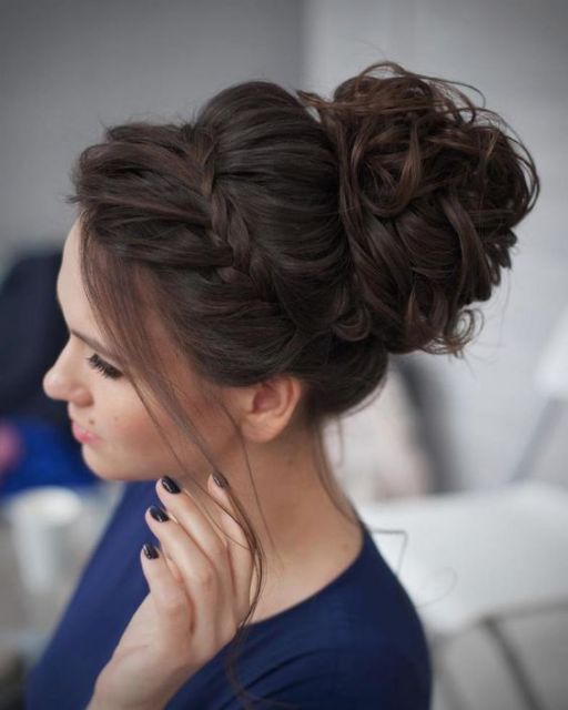Updo Hairstyle – 65 idées absurdement belles et étape par étape !