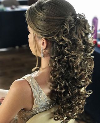 Updo Hairstyle – 65 idées absurdement belles et étape par étape !