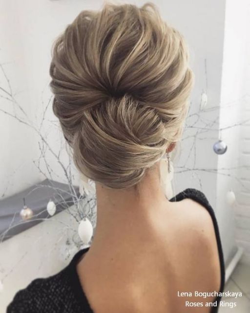 Updo Hairstyle – 65 idées absurdement belles et étape par étape !