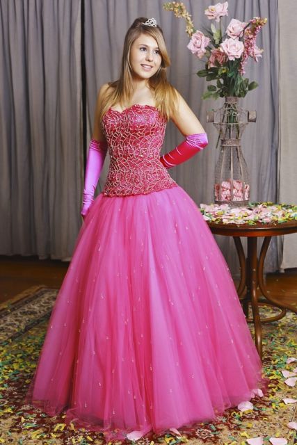 Vestitevi per il vostro 15° compleanno in rosa: 50 abiti diversi per essere bellissime!