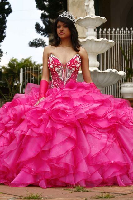 Vestitevi per il vostro 15° compleanno in rosa: 50 abiti diversi per essere bellissime!