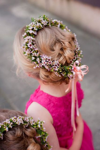 Hairstyles with flowers: 48 inspirations and how to do it step by step!