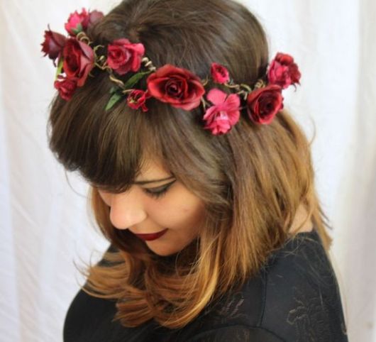 Peinados con flores: ¡48 inspiraciones y cómo hacerlo paso a paso!
