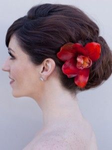 Hairstyles with flowers: 48 inspirations and how to do it step by step!