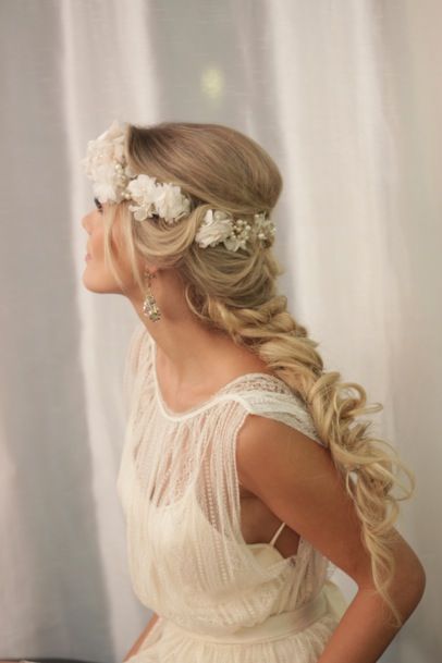 Hairstyles with flowers: 48 inspirations and how to do it step by step!