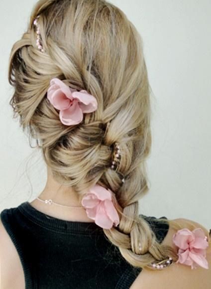 Hairstyles with flowers: 48 inspirations and how to do it step by step!