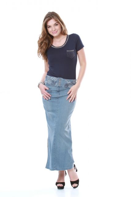 Long denim skirt: models and tips to get the perfect look!