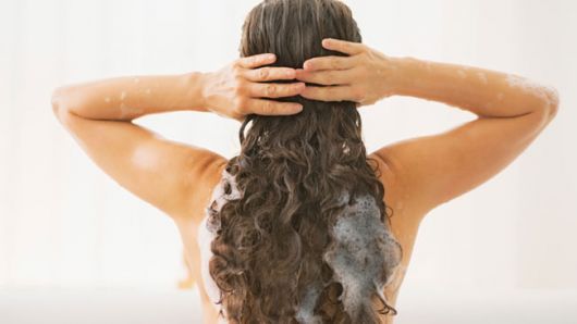 Co-Wash – ¡Cómo lavar tu cabello con la técnica y sus 4 beneficios!