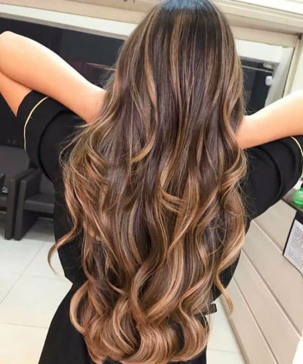 Cheveux ondulés naturels – 88 inspirations de cheveux fabuleuses !