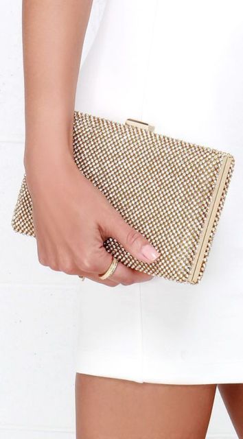 Golden Clutch – 46 Chiquérrima Handbags & Tips on How to Use It!