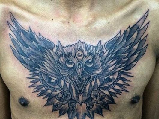 Tatouage de poitrine masculine – 100 idées et designs spectaculaires !