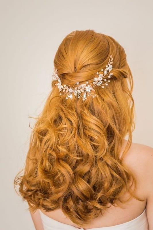 Bridal hair arrangements: 43 inspirations and where to buy!