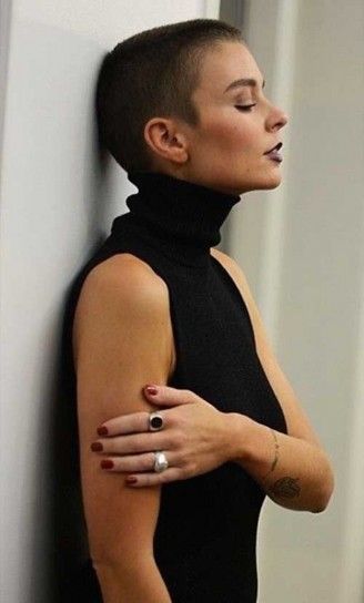 Female Shaved Hair – 44 Powerful Women with the Cut!