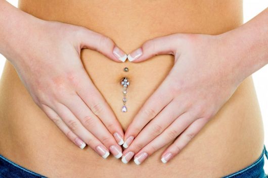 Navel piercing: Does it hurt? Learn everything and see more than 70 photos!