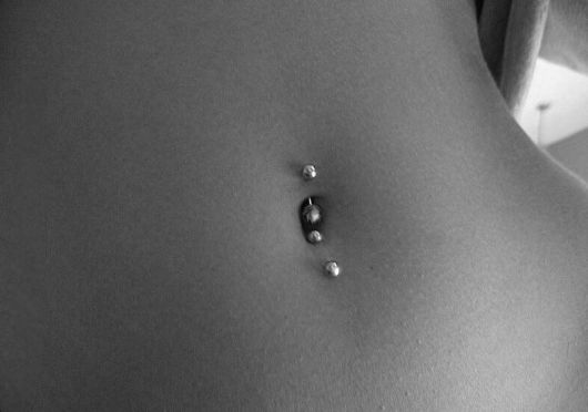 Piercing au nombril : ça fait mal ? Apprenez tout et voyez plus de 70 photos!