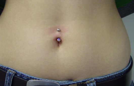 Piercing au nombril : ça fait mal ? Apprenez tout et voyez plus de 70 photos!