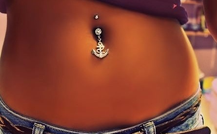 Piercing au nombril : ça fait mal ? Apprenez tout et voyez plus de 70 photos!