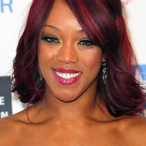 Black Hair with Red Highlights – 42 Jaw Dropping Ideas!