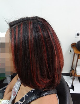 Cheveux noirs avec des reflets rouges – 42 idées à couper le souffle !