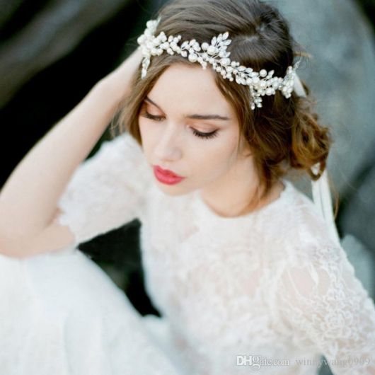 Hairstyles with a Pearl Tiara – 57 Beautiful and Romantic Inspirations!