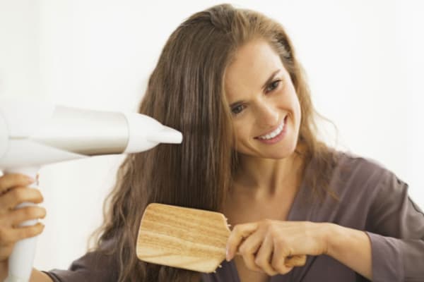 Lavarsi i capelli ogni giorno: si può? – Suggerimenti e precauzioni importanti!
