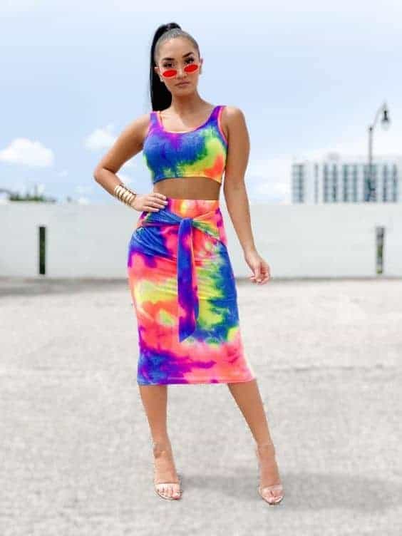 Tie-Dye recortado: ¡+32 modelos increíbles y looks para inspirar!