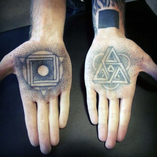 Tattoo on the palm of the hand – Does it hurt? + 50 amazing ideas, photos and tips!