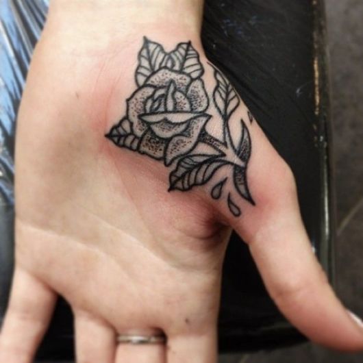 Tatuaggio sul palmo della mano: fa male? + 50 fantastiche idee, foto e consigli!