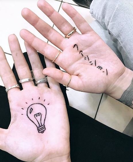 Tatuaje en la palma de la mano – ¿Duele? ¡+ 50 increíbles ideas, fotos y consejos!