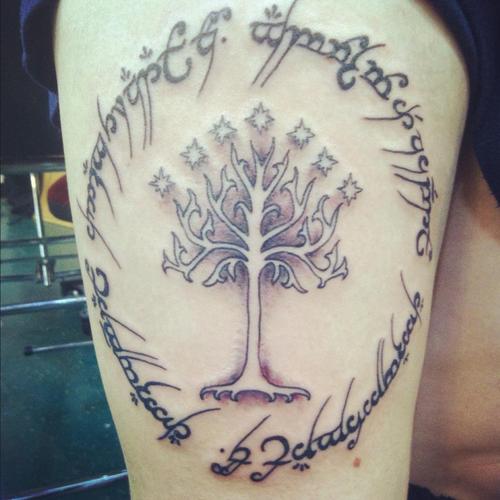 Tatuaje de árbol: ¡Significado, variaciones y 70 imágenes!