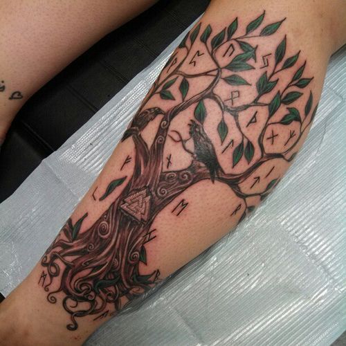 Tatuaje de árbol: ¡Significado, variaciones y 70 imágenes!