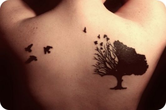 Tatuaggio dell'albero: significato, variazioni e 70 immagini!