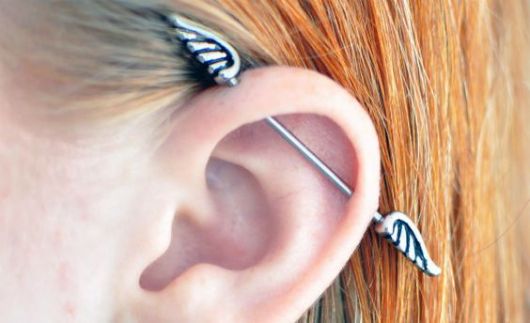 Piercing de oreja transversal: ¡30 modelos para inspirarte!