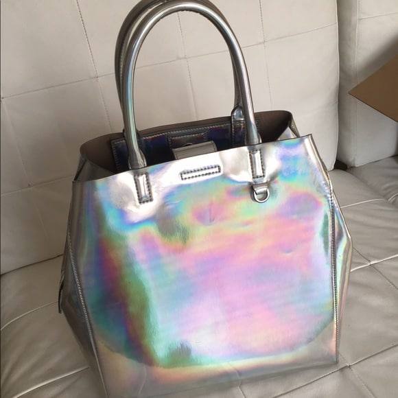 Sac holographique – 41 beaux modèles et où trouver le vôtre !