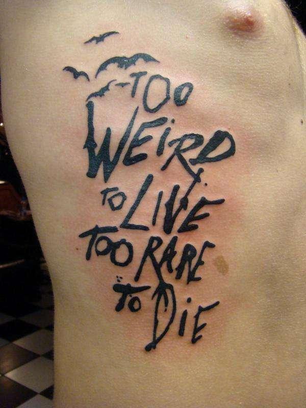 Frases en la costilla – ¡40 tatuajes escritos para que te inspires!