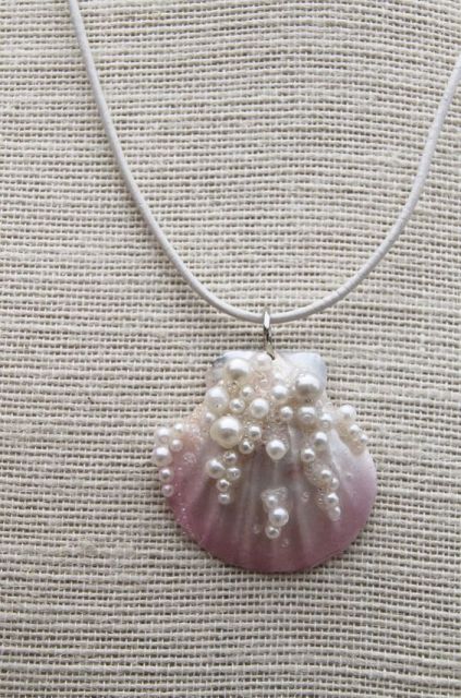 Shell necklace: 46 totally charming ideas and where to buy!
