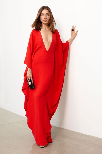 LONGUE ROBE ROUGE : 50 modèles et comment la porter !