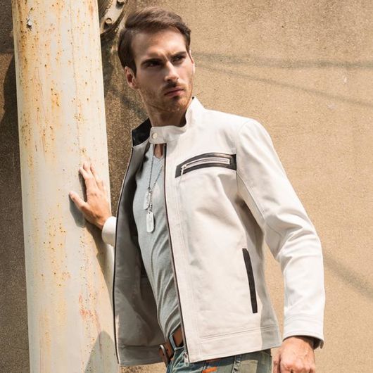 Chaqueta blanca de hombre: ¡aprende a usarla con estilo!