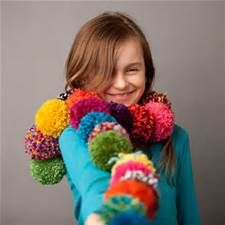 Scarf with pompoms: 29 beautiful models and how to make your own!