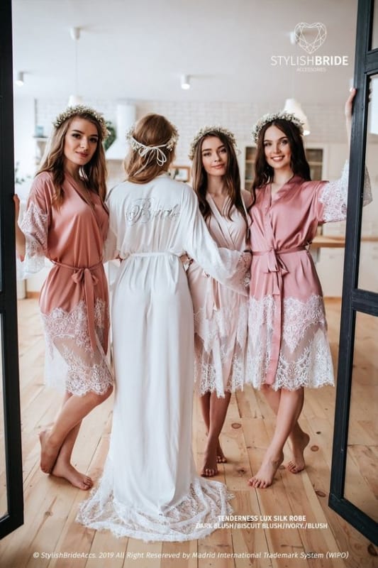 Wedding Robe – 35 models for the bride and her bridesmaids!